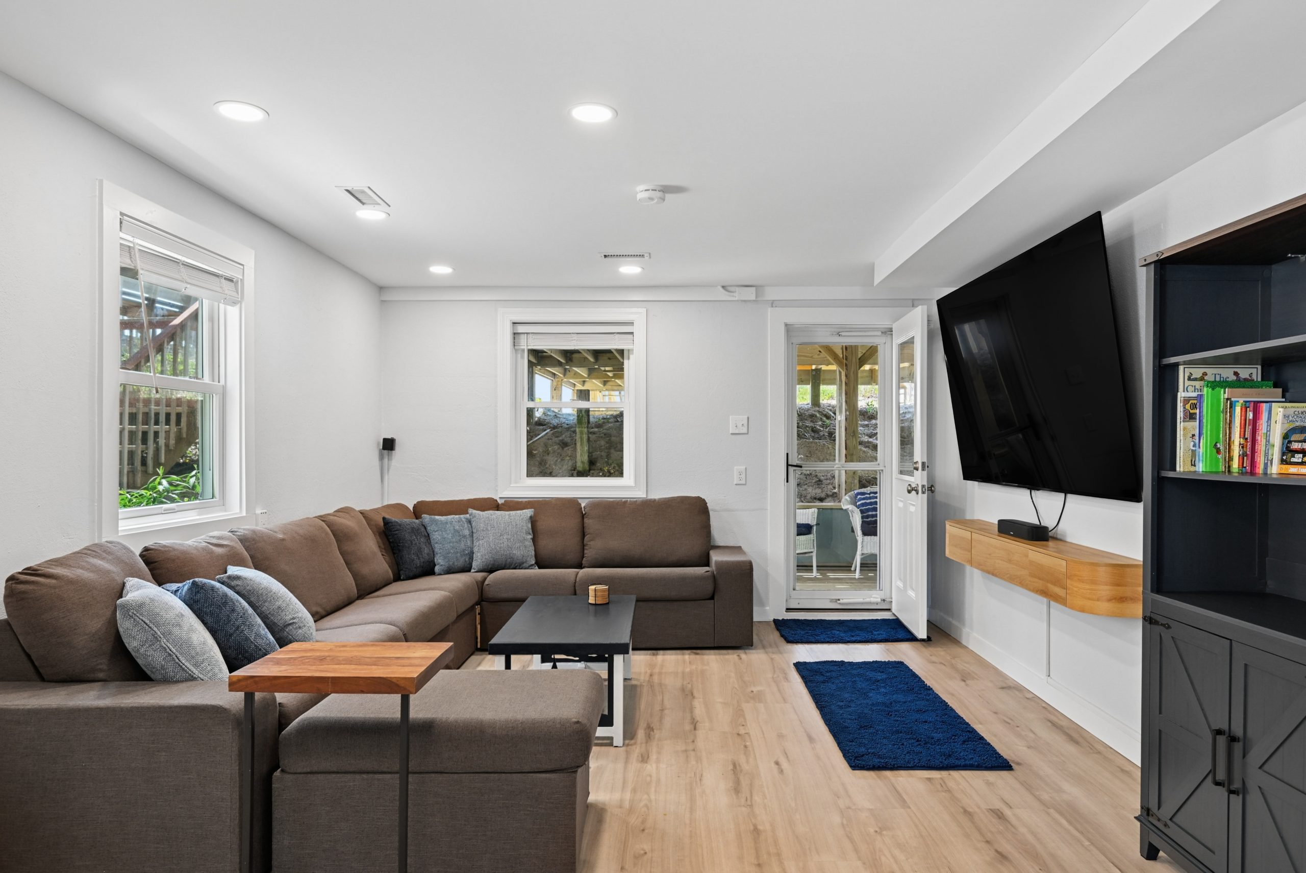 Spacious entertainment area on the ground floor with access to the Surf Shack